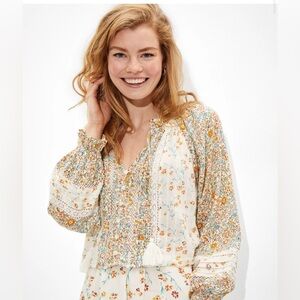 American eagle peasant boho floral blouse Cream Blue Brown medium earth tones